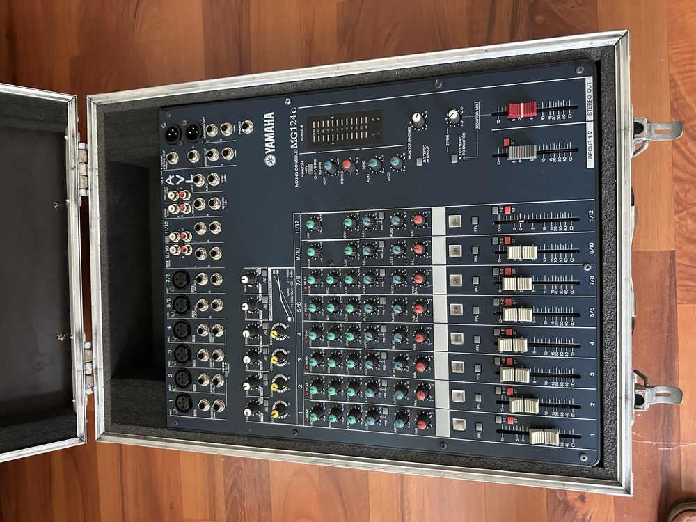 Mixer Yamaha MG124c impecabil!