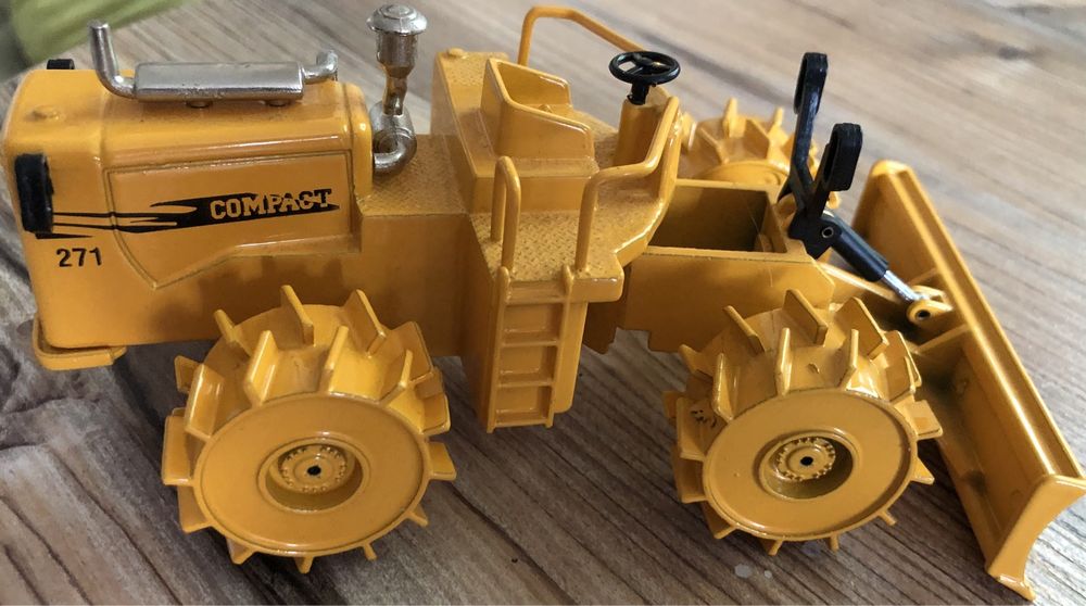 Макети на строителни машини различни мащаби