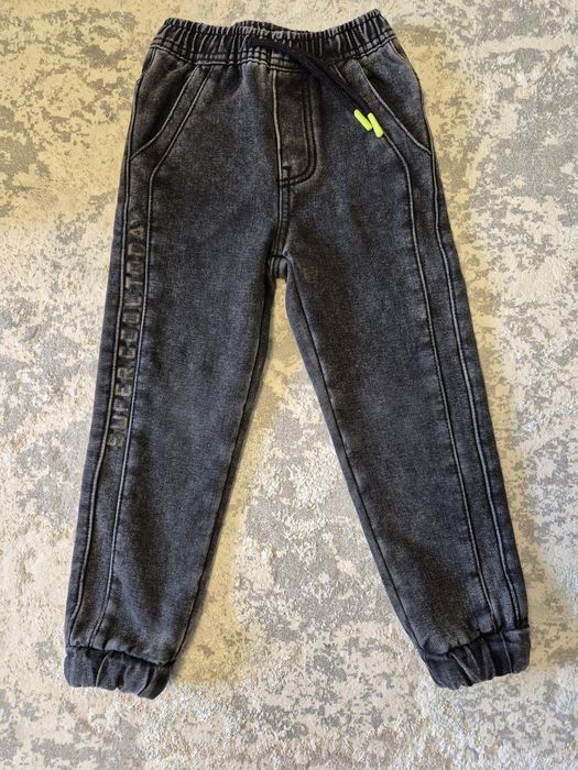 Продам джинсы детские