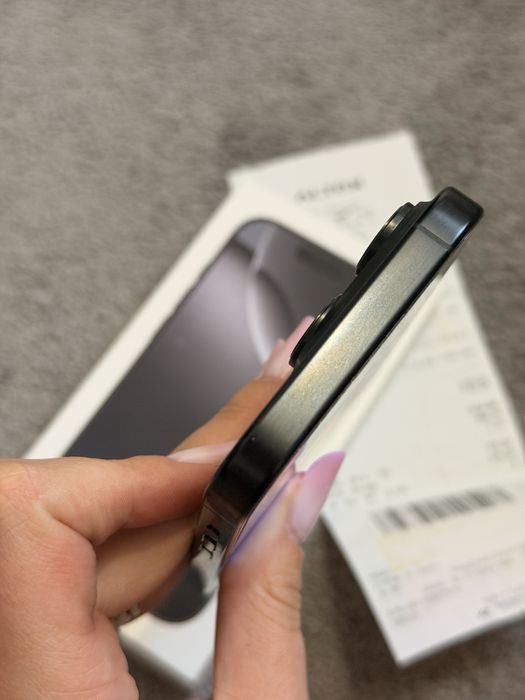 Vand Iphone 16 pro 128gb cu garantie 1 an, impacabil fara zgarieturi