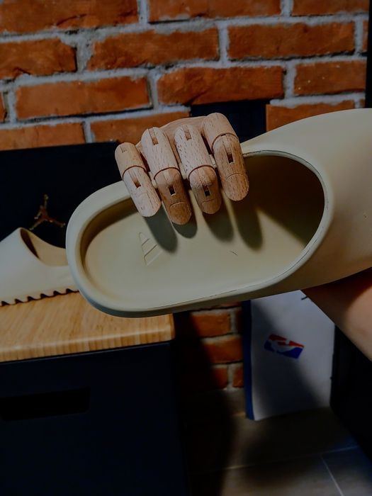 Yeezy slide albe