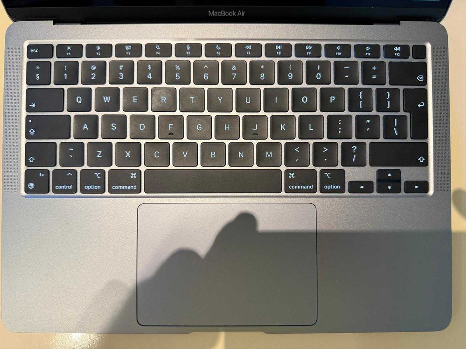 Vand MacBook air M1, ca nou