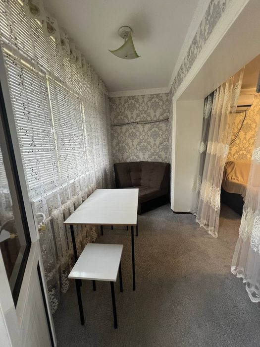 Сдается 3x комнатная квартира 
C обстановкой 
Район: Радуга
Этаж: 2
Це