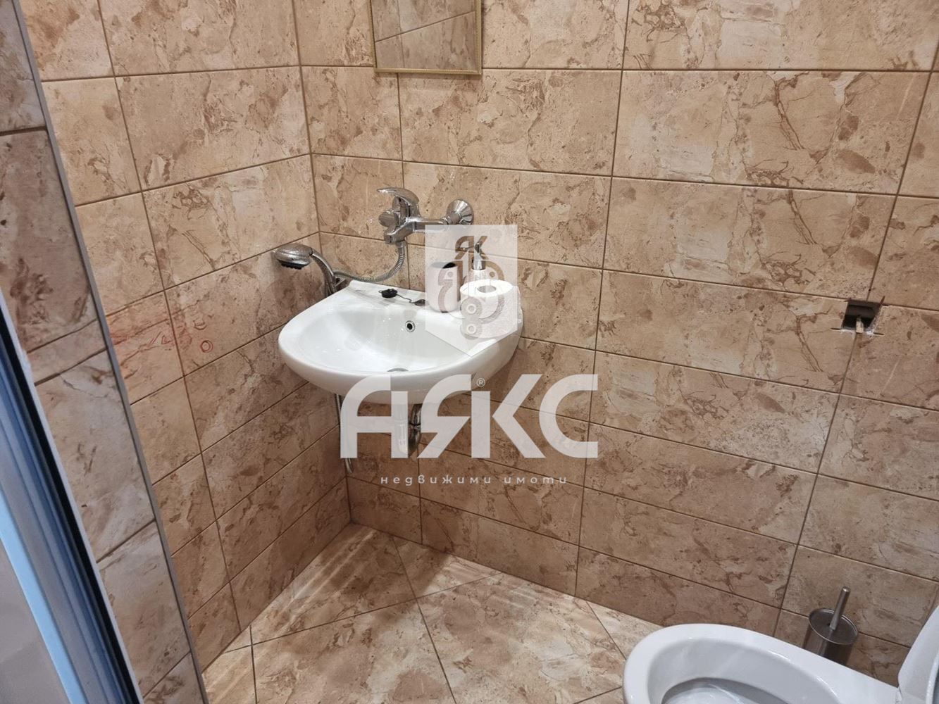 Тристаен апартамент в кв. Модерно предградие