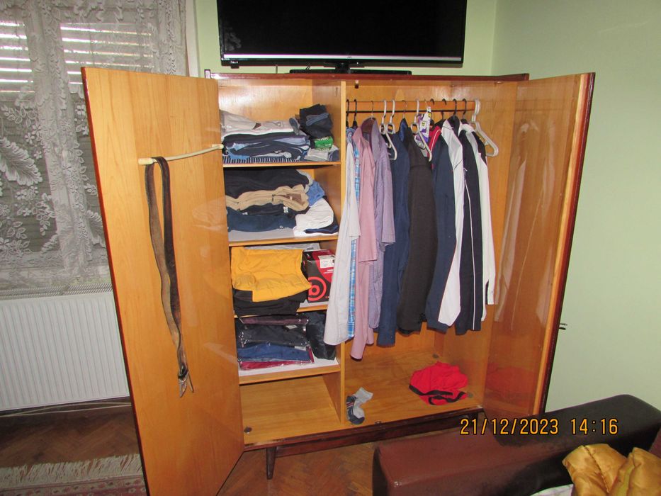 Mobila dormitor din lemn