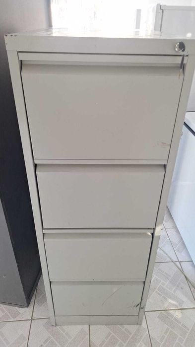 Продам шкаф металлический в хорошем состоянии