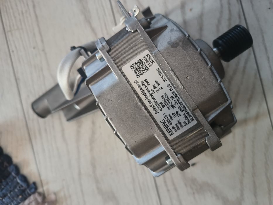 Vând  ,motor  de la o mașină de spălat Samsung.