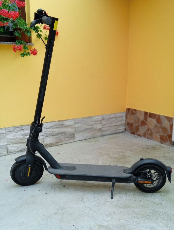 Vând trotinetă electrică Mi scooter