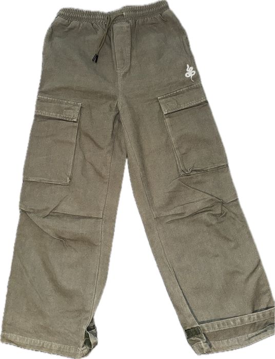 INNA x About You Cargo Pants – olive green