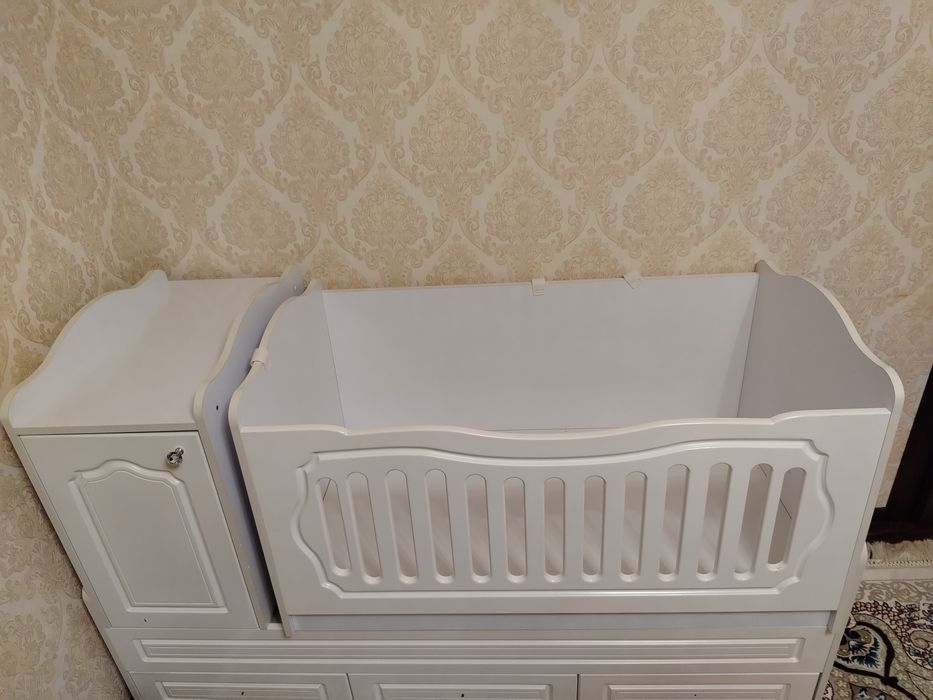 Detskiy krovat sotildi kottasi kichkinasi emas hamma narsasi borr