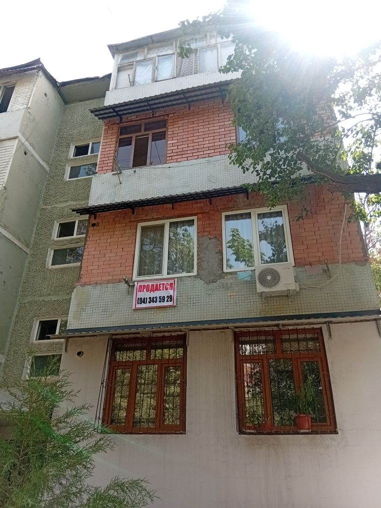 Kvartira sotiladi Yunusobod 11 kvartal 2 xona 3 xona qilingan