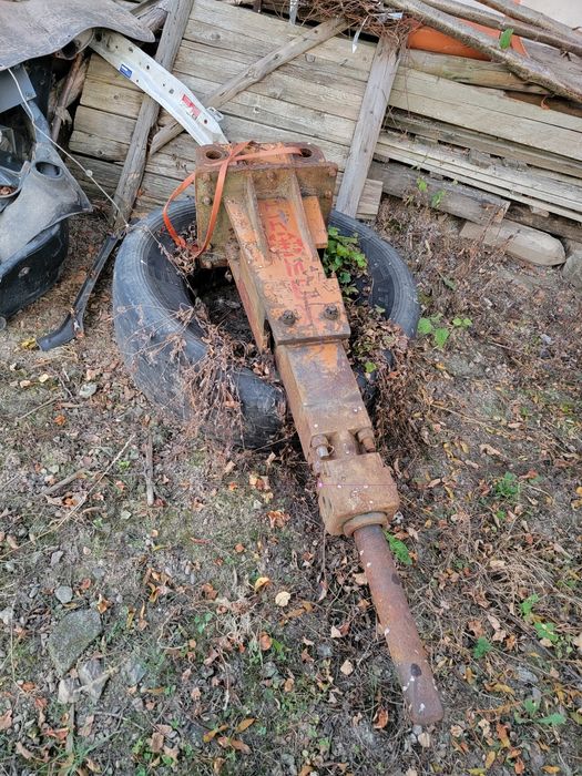 Vând excavator pe roti