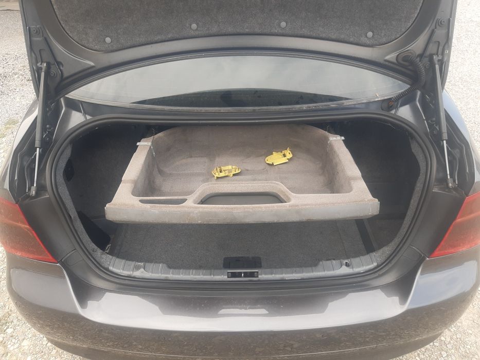 чекмедже  за багажник бмв е90