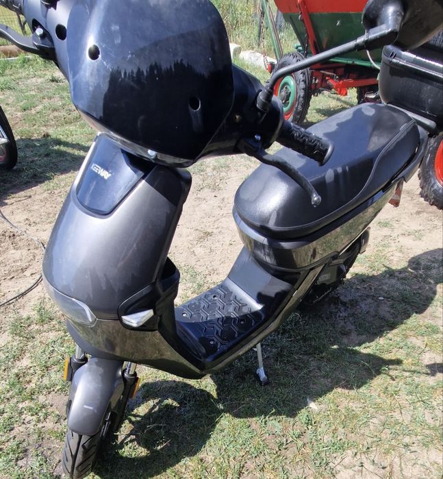 Scuter electric KEEWAY