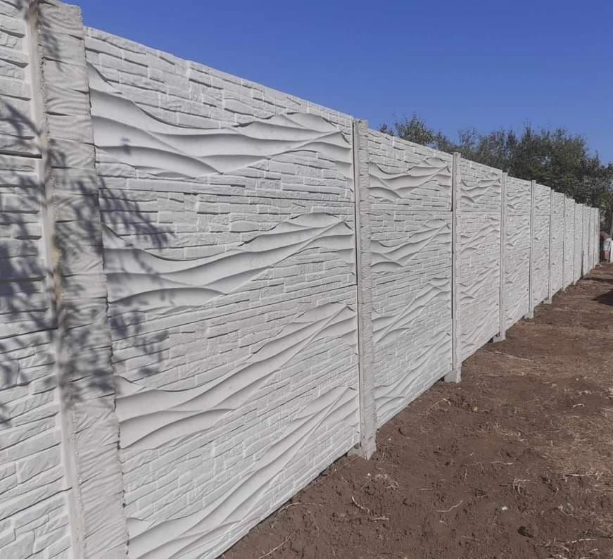 Gard beton comprimat Oferim montaj placi gard stâlpi gard beton