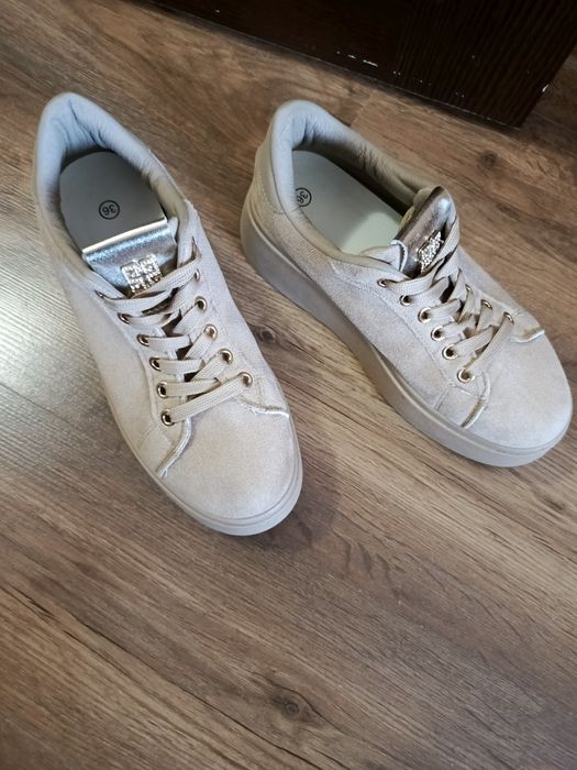 Дамски обувки номер 36