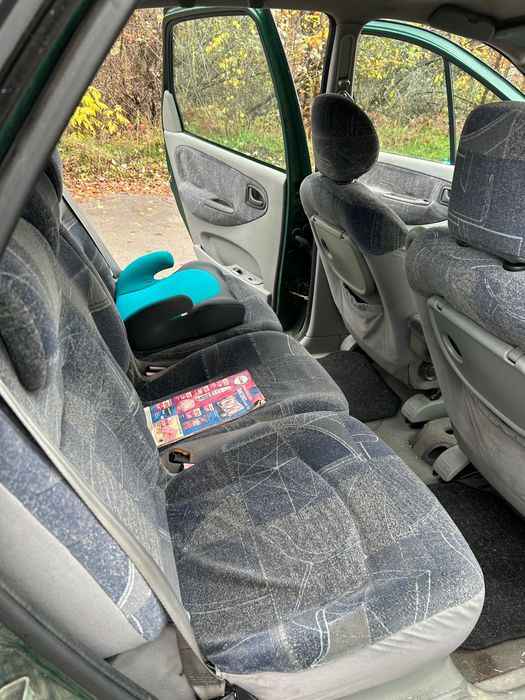 Автомобил Рено Сценик