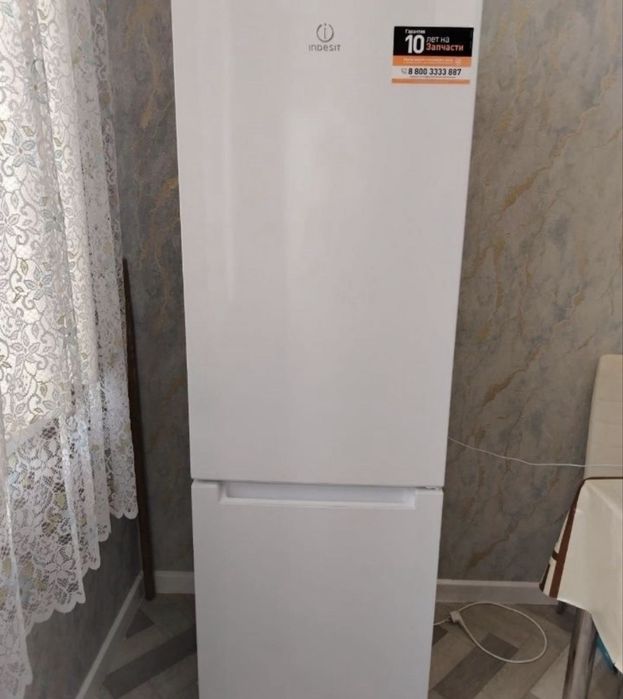 Холодильник Indesit