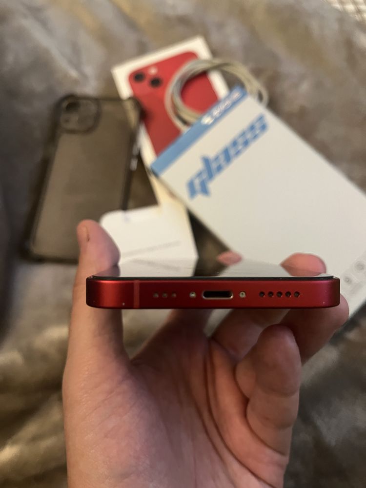 Iphone 13 червен