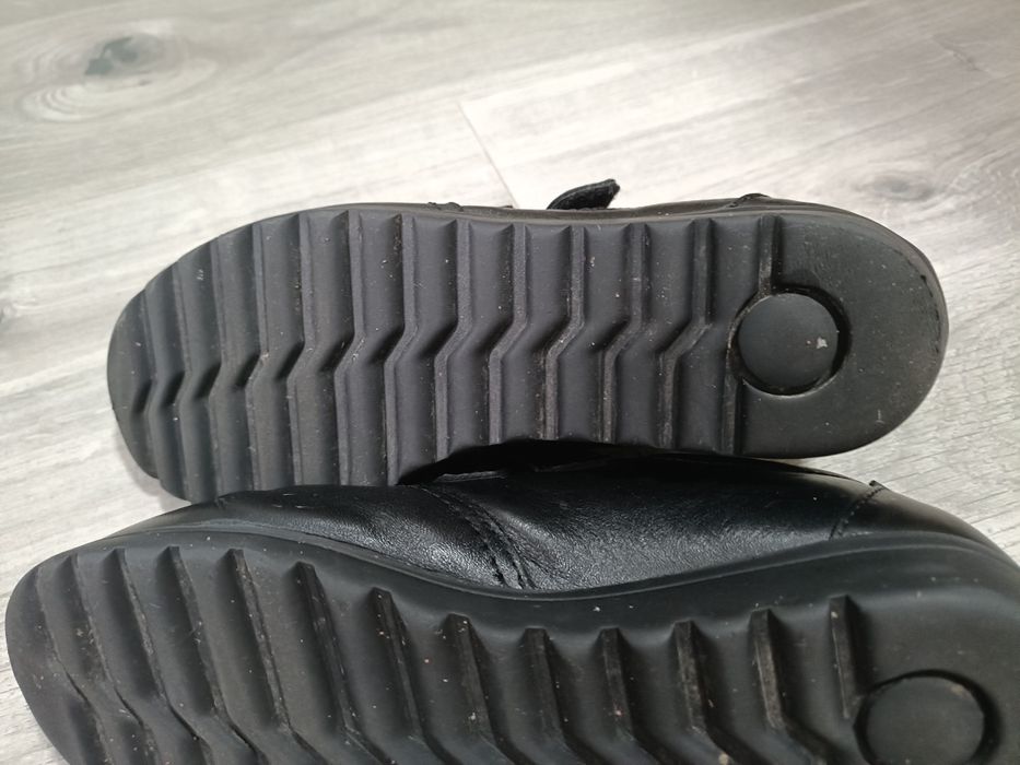 Saboți și pantofi din piele