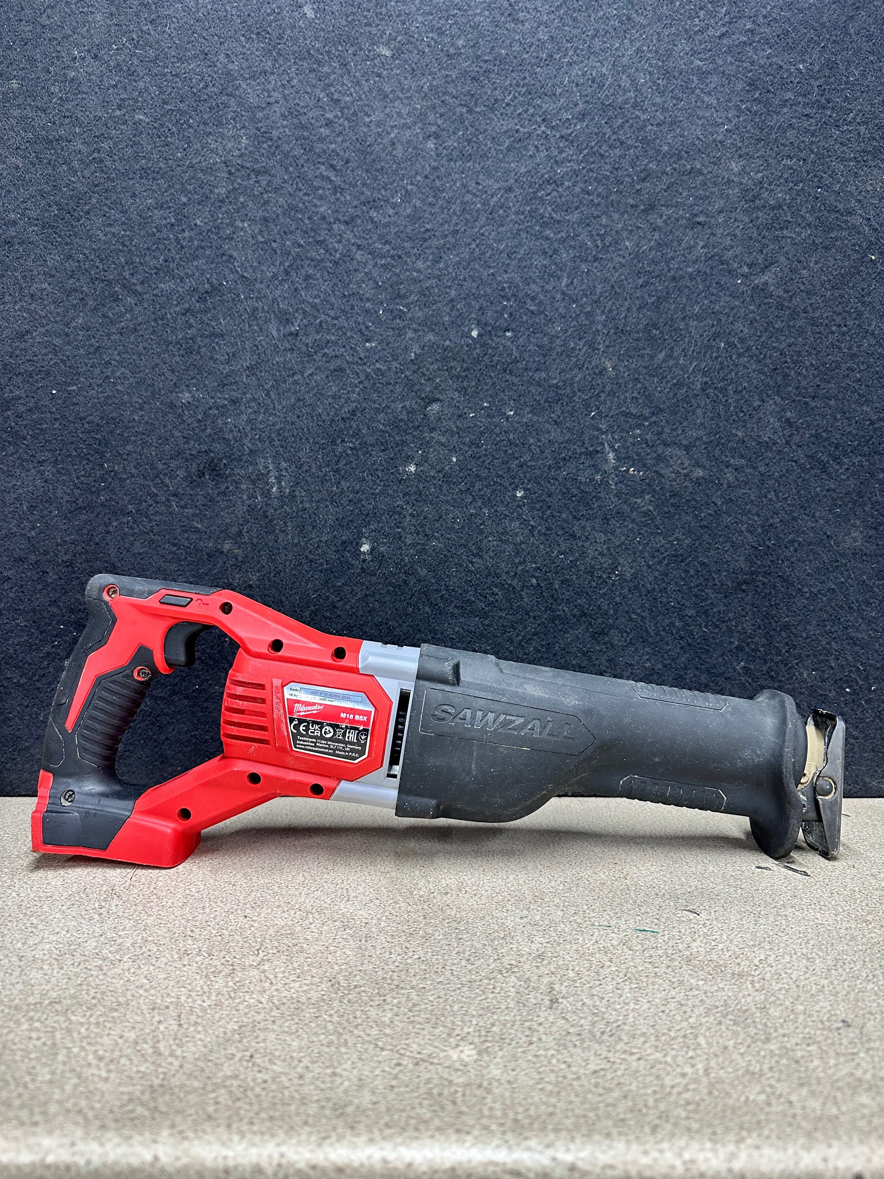 Акумулаторен саблен трион Milwaukee M18BSX