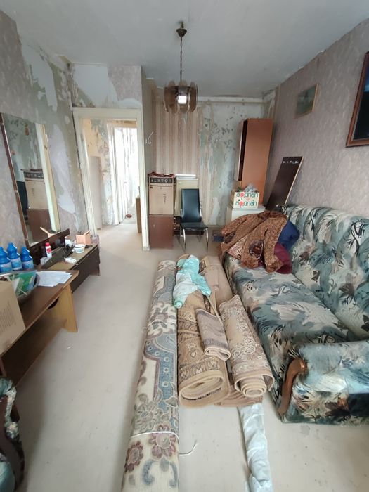 Продам 2 х комн., 4 мкр, дом 11, этаж 4.