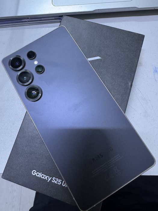 Samsung Ultra s25 с коробкой, состояние хорошее память 256ГБ,