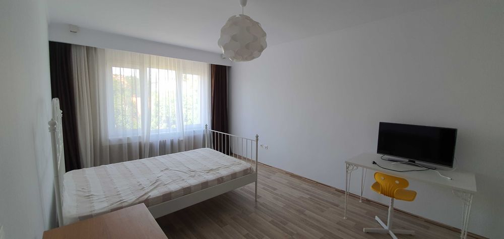 Vand apart decomandat 5cam, garaj, boxa Oradea langa Spitalul Judetean