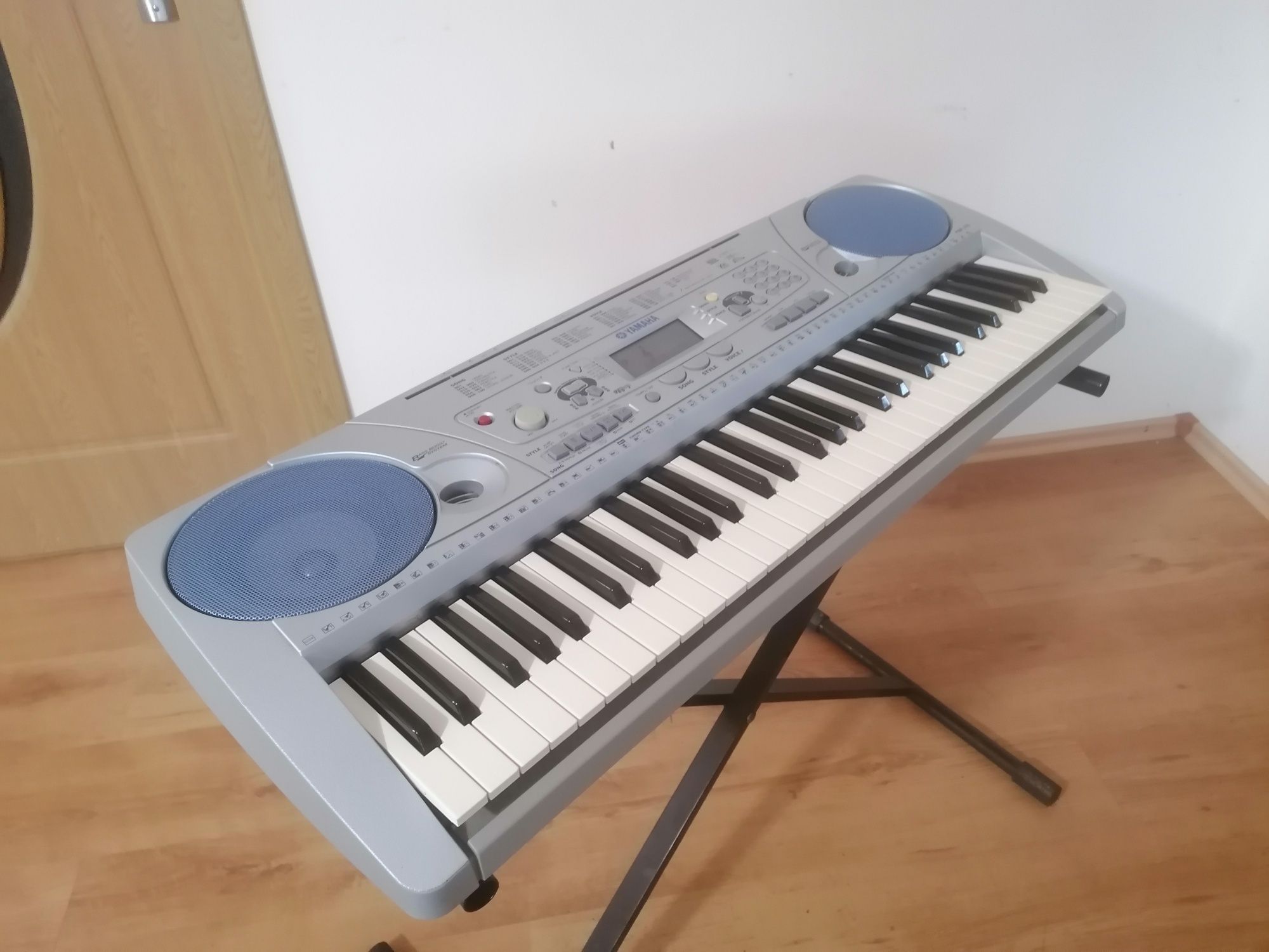 YAMAHA PSR-275 stereo Display iluminat