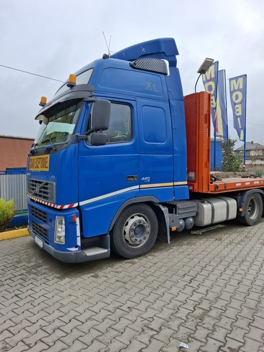 Cap tractor Volvo 440 euro 5+ semiremorca prelata mega