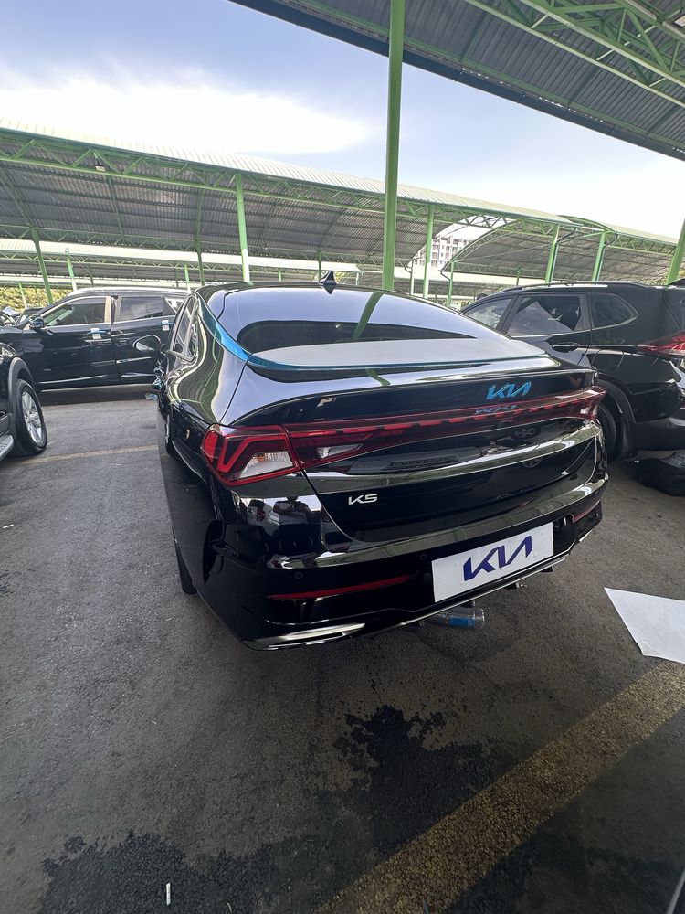KIA K5  full sotiladi