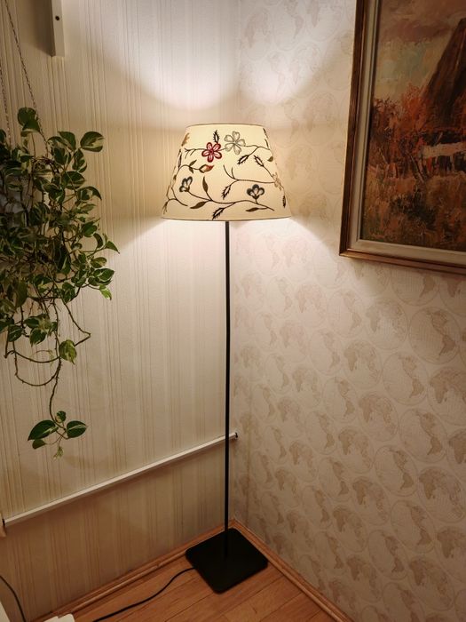 Vand lampa pe picior