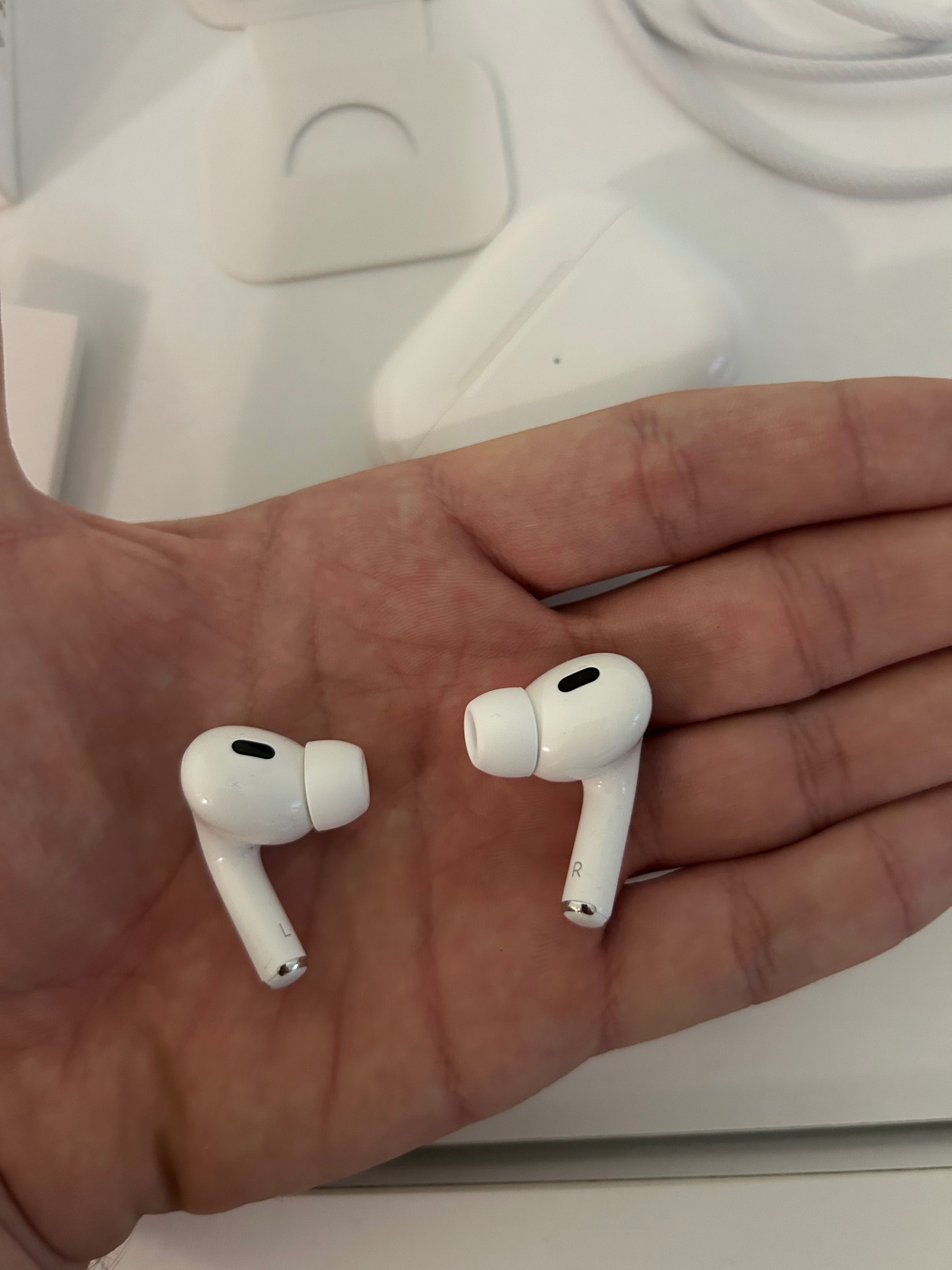 AirPods Pro 4 USB-C- Чисто нови,  Оригинални