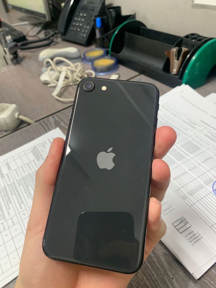 Обменяю Iphone SE  2020