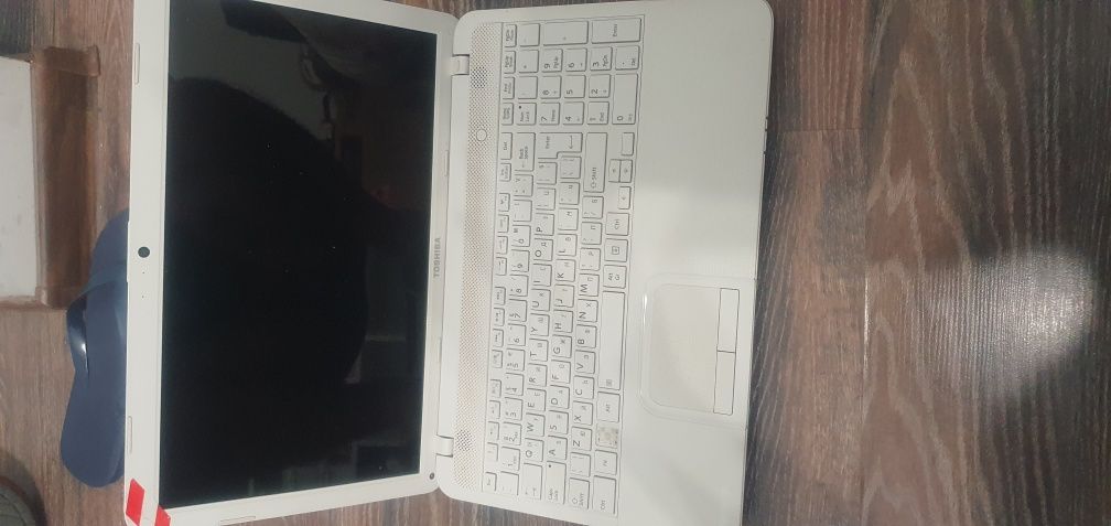 Лаптопи за части: Toshiba satellite c855 и Lenovo Y510P