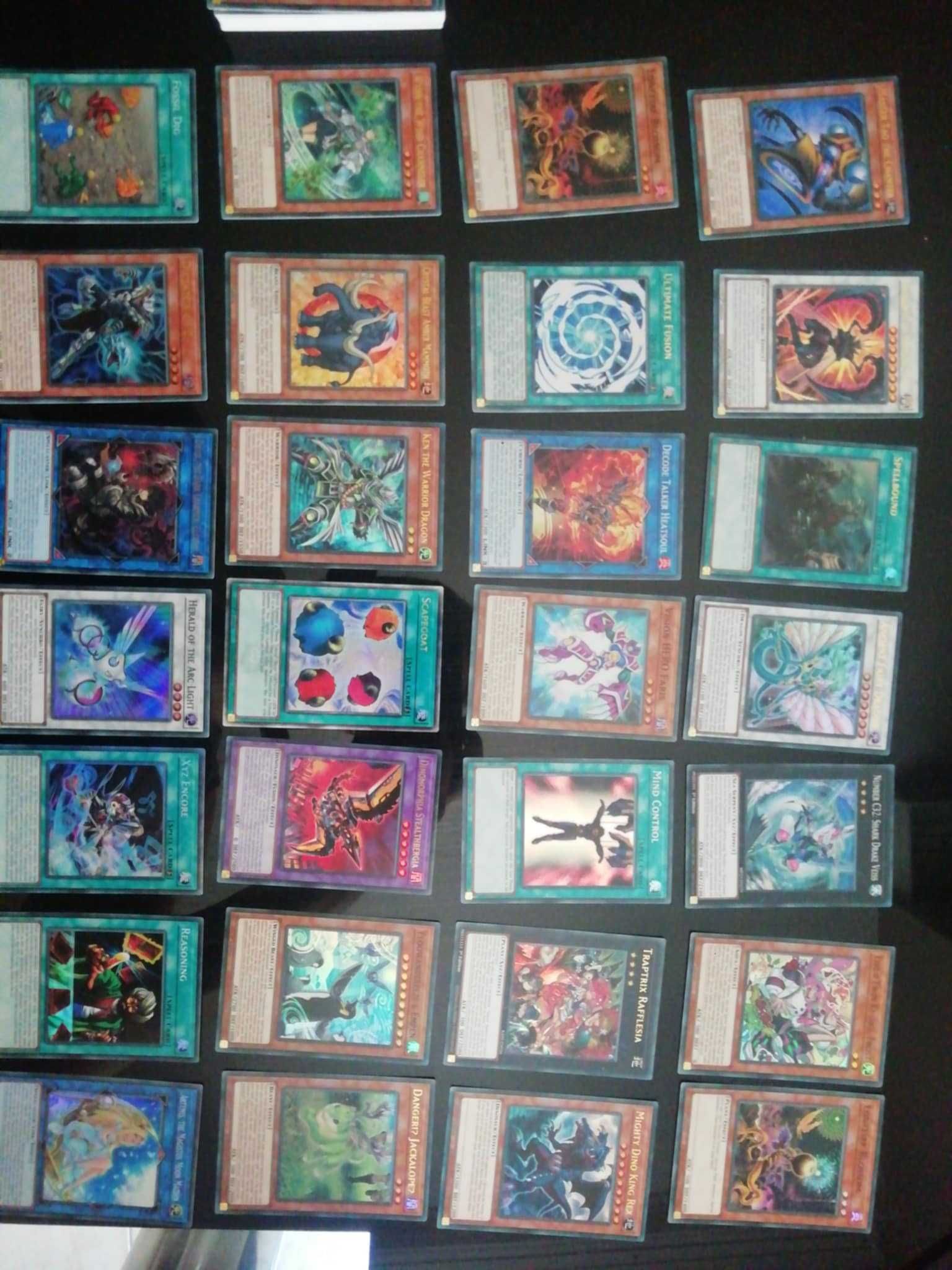 300 Yugioh Карти 70 от които са фойл с колектор реар