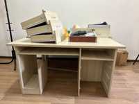 Офисный столы, стуля и шкаф