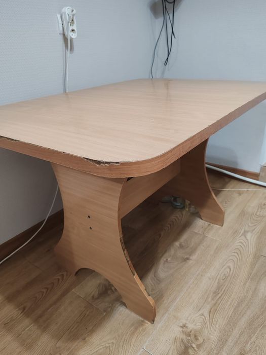Продам стол кухонный