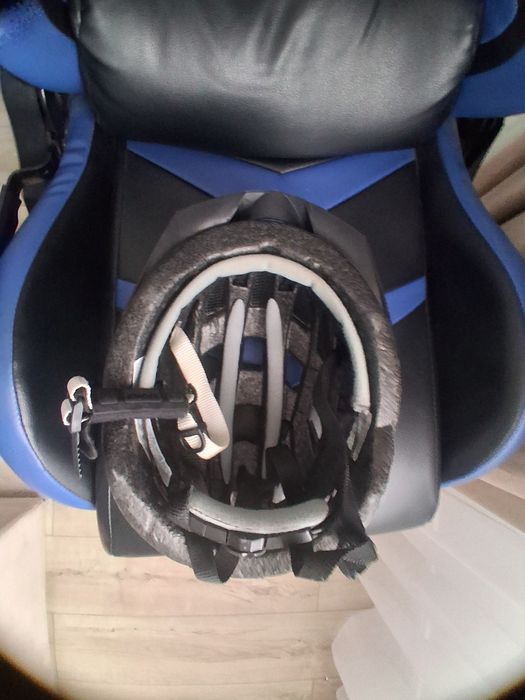 Vând casca 100 de lei