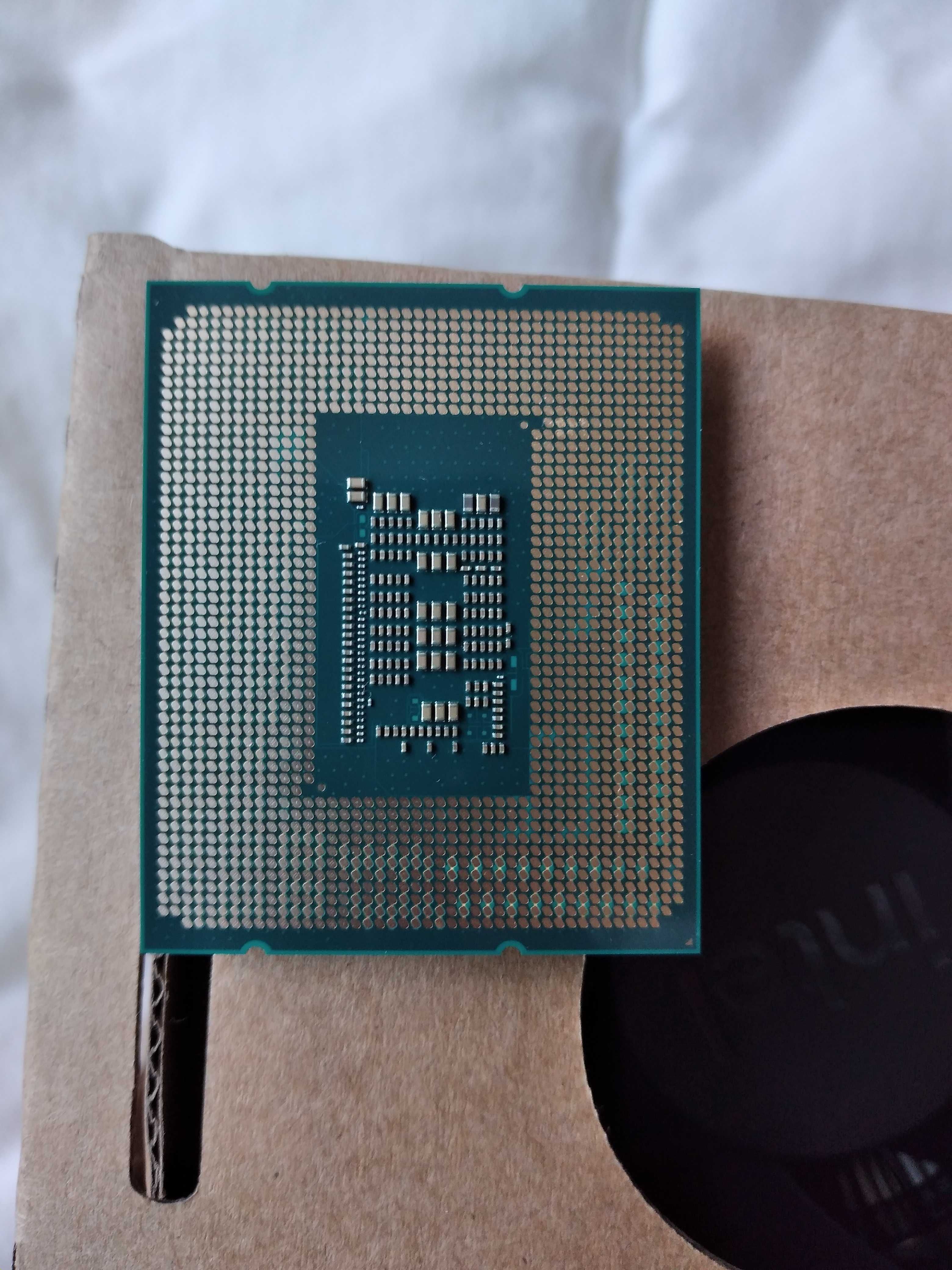 Процесор intel i5-12500, 6-ядрен