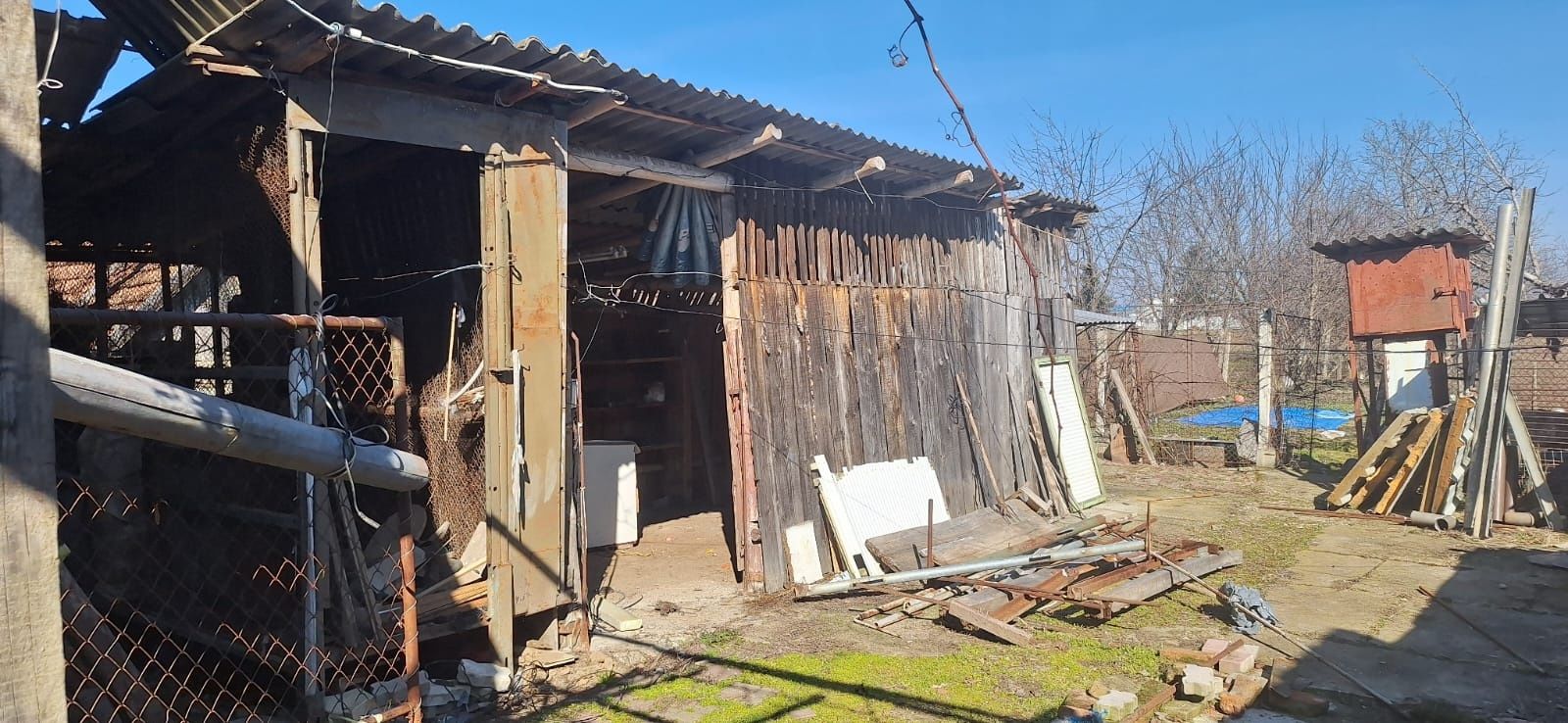 Vând casă bătrânescă în Ineu