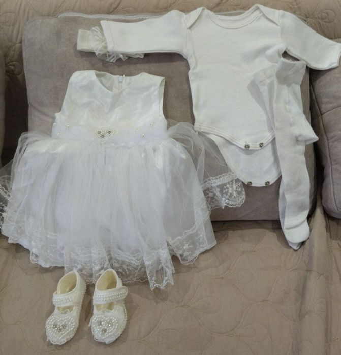Продаётся комплект для девочки на выписку из род дома