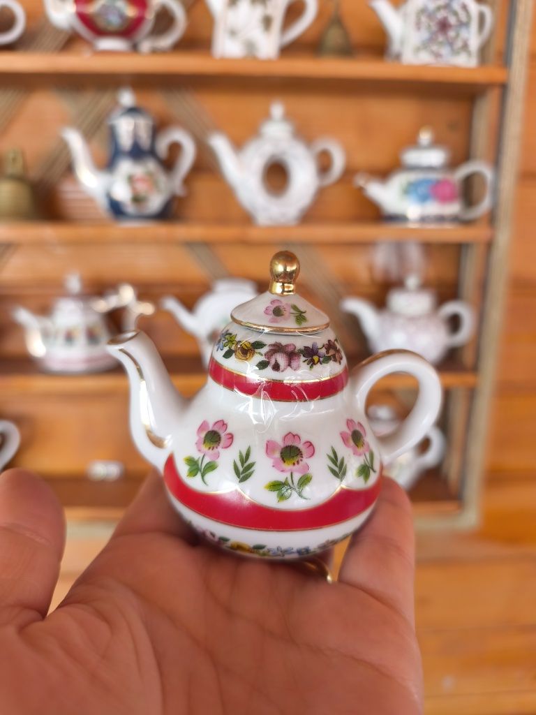 Антикварни мини порцеланови чайнички