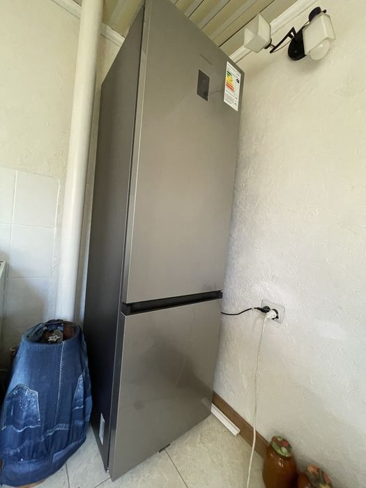 Продам почти новый холодильник