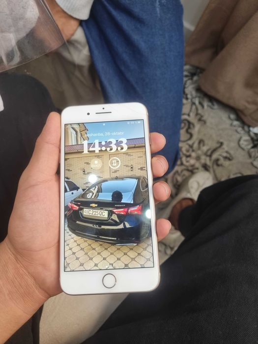 Iphone 8 plus 74 yomkis hama joyi radnoy 64 xotira