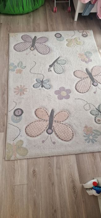 Продавам два килима