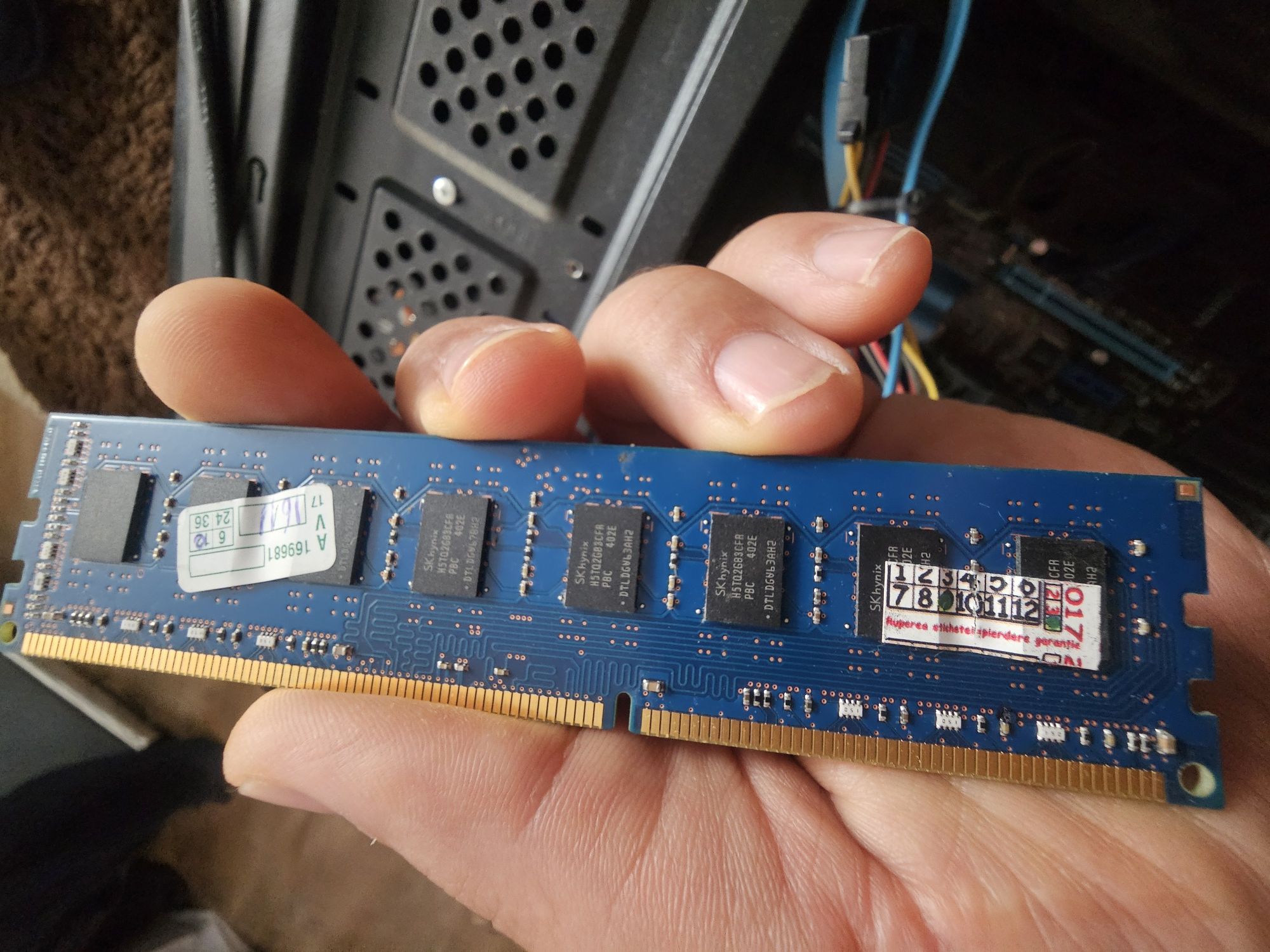 Vând 2 plăcuțe 4 + 4 GB Ram DDR3