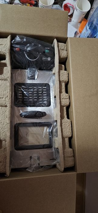 Vând friteuza electrică nefolosită