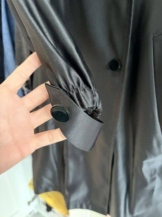 Тренчкот на марката Touche Prive.