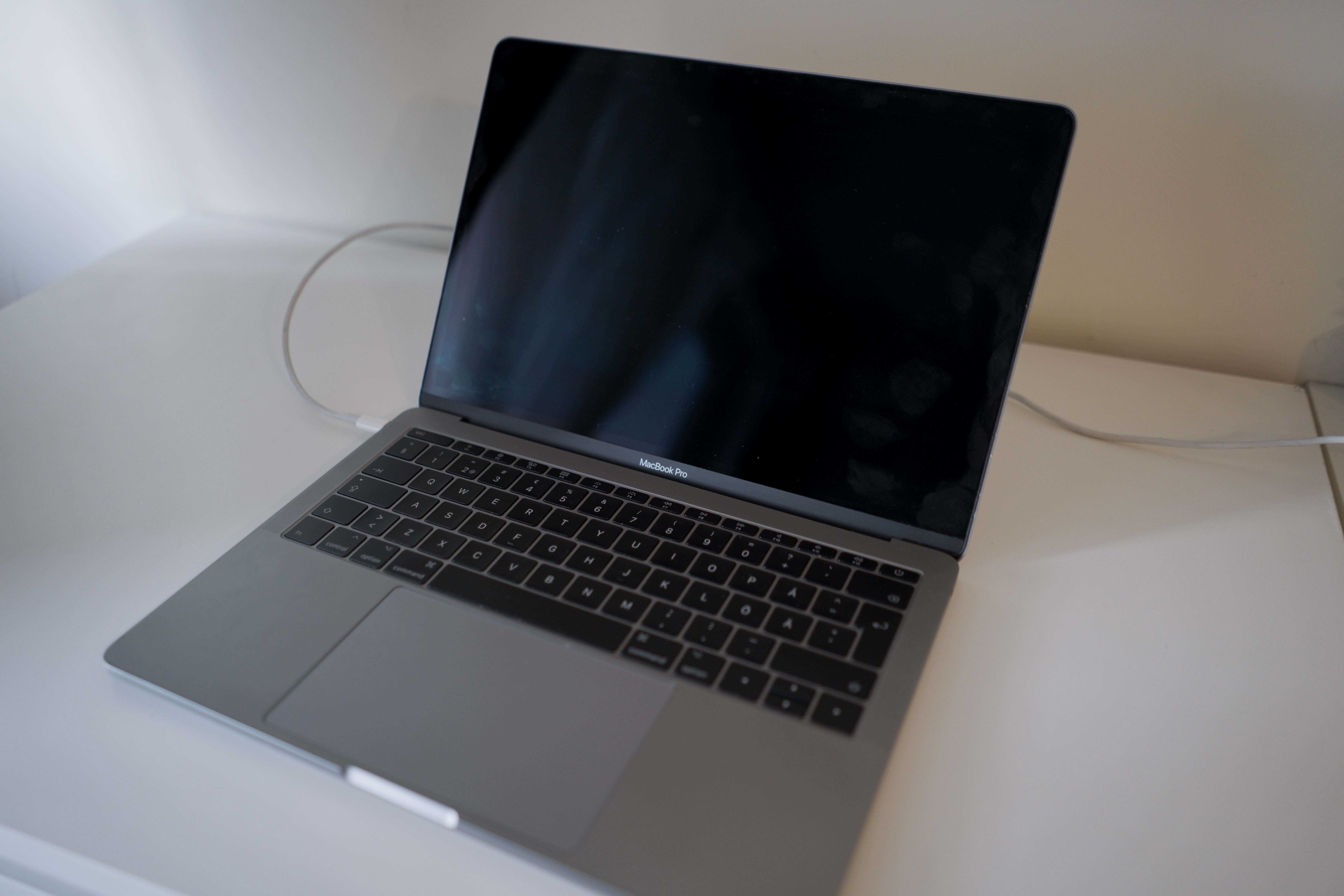 Macbook Pro 2017 Piese sau reparat